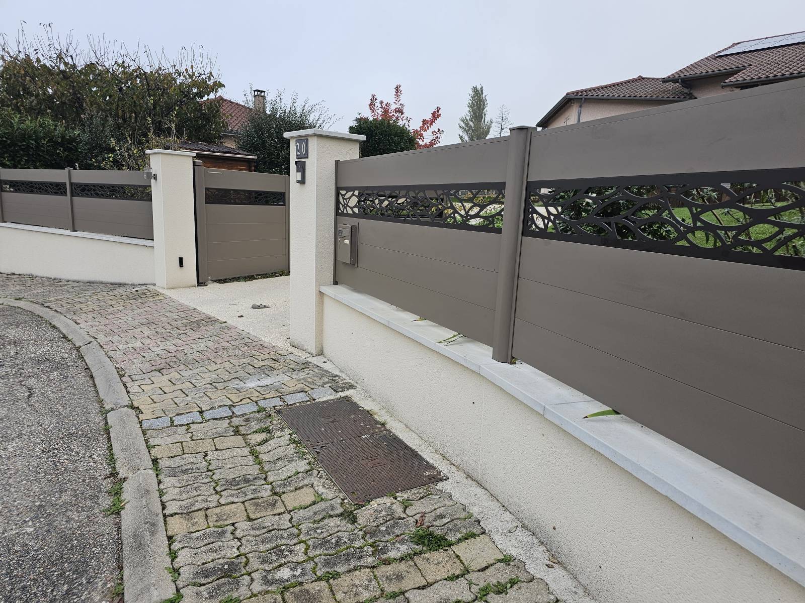 Clôture sur mesure aluminium moderne sur rive de gier 42 loire 