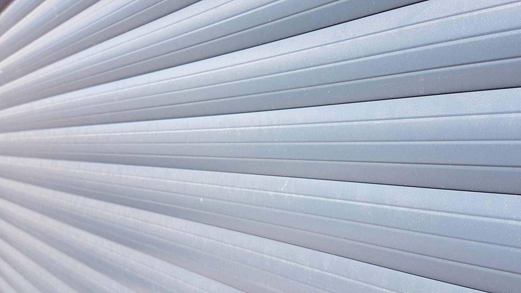 Installation de portes de garage enroulables sur mesure à Grézieu-la-Varenne et la région de Brindas